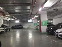 -新世界新丸中心-地下停车场