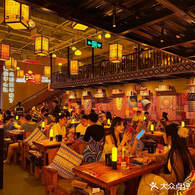 在民谣江湖烧烤酒馆感受云南的松弛…