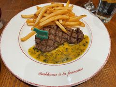 烤新西兰草饲肉眼扒配香草牛油汁-Entrecôte 法国牛扒馆(保利·时光里店)