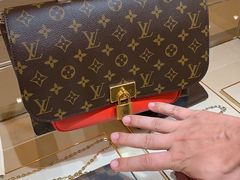 -文艺复兴百货(米兰大教堂广场店)