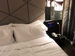 -桔子酒店(上海西藏北路地铁站店)