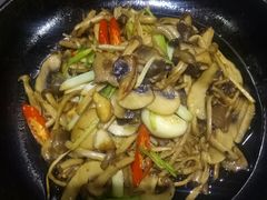 -阿瓦山寨·湘菜现炒·剁椒鱼头王(咸阳总店)