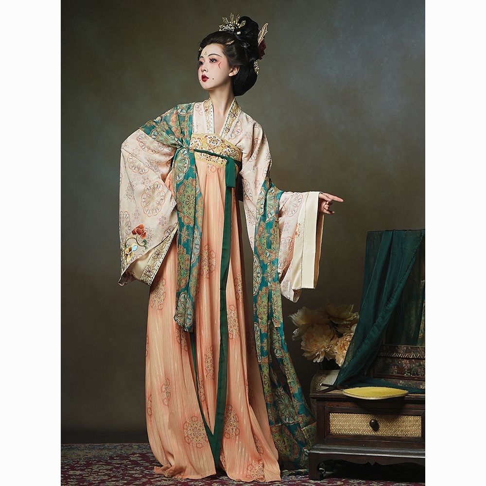 华服美梦轻轻绕