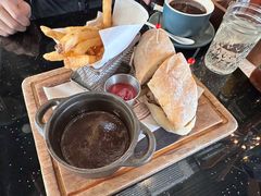 -BOURBON 玻本美式餐厅酒吧(虹桥新天地店)