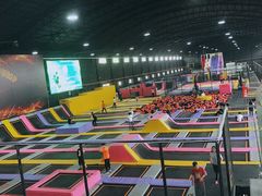 -嘿哟动霸CHUA·新潮玩运动娱乐中心·蹦床滑冰团建乐园
