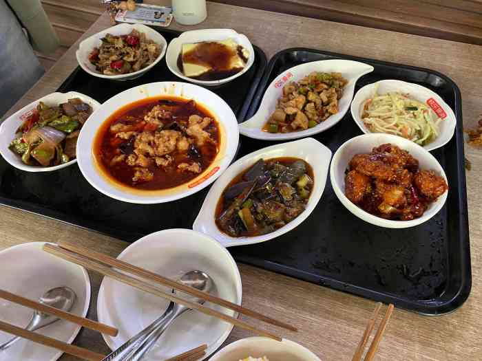 菜品相对不错但味精偏重快餐不错