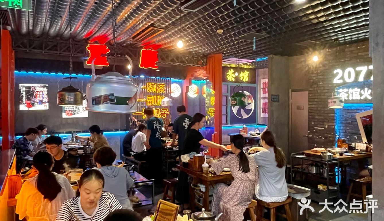 京城40°高温蒸烤也要吃重庆火锅！