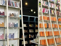 -钟书阁(松江泰晤士小镇店)