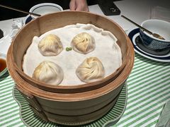 蟹粉鲜肉小笼包-桂满陇·蟹黄小笼汤包(环球港店)