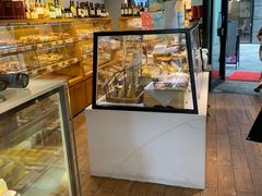 面包甜点陈列柜-匠造烘焙(上海湾店)