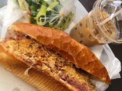 -Bánh Mì Huynh Hoa