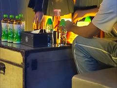 -瓦伦丁主题制服酒吧