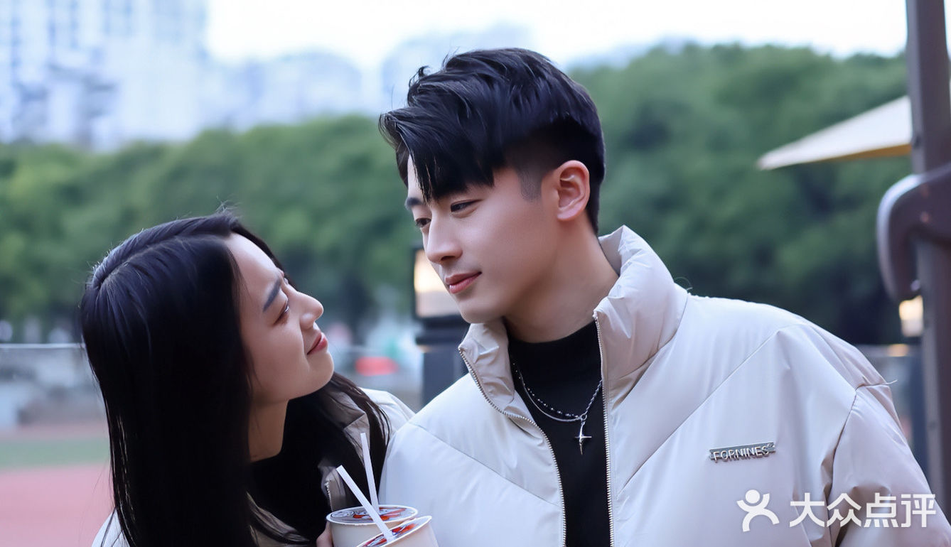 全国第一家店！享受美食 情定华莱士