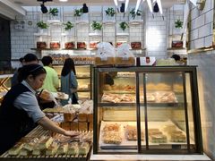 面包甜点陈列柜-龙兴·动物奶油生日蛋糕(龙北店)