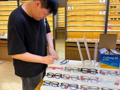 -优医视平价眼镜蔡司依视路折扣工厂店(德胜门店)