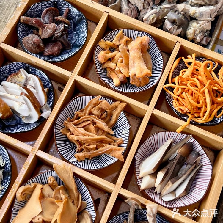 在大理｜云南的夏天当然要吃菌子啦！