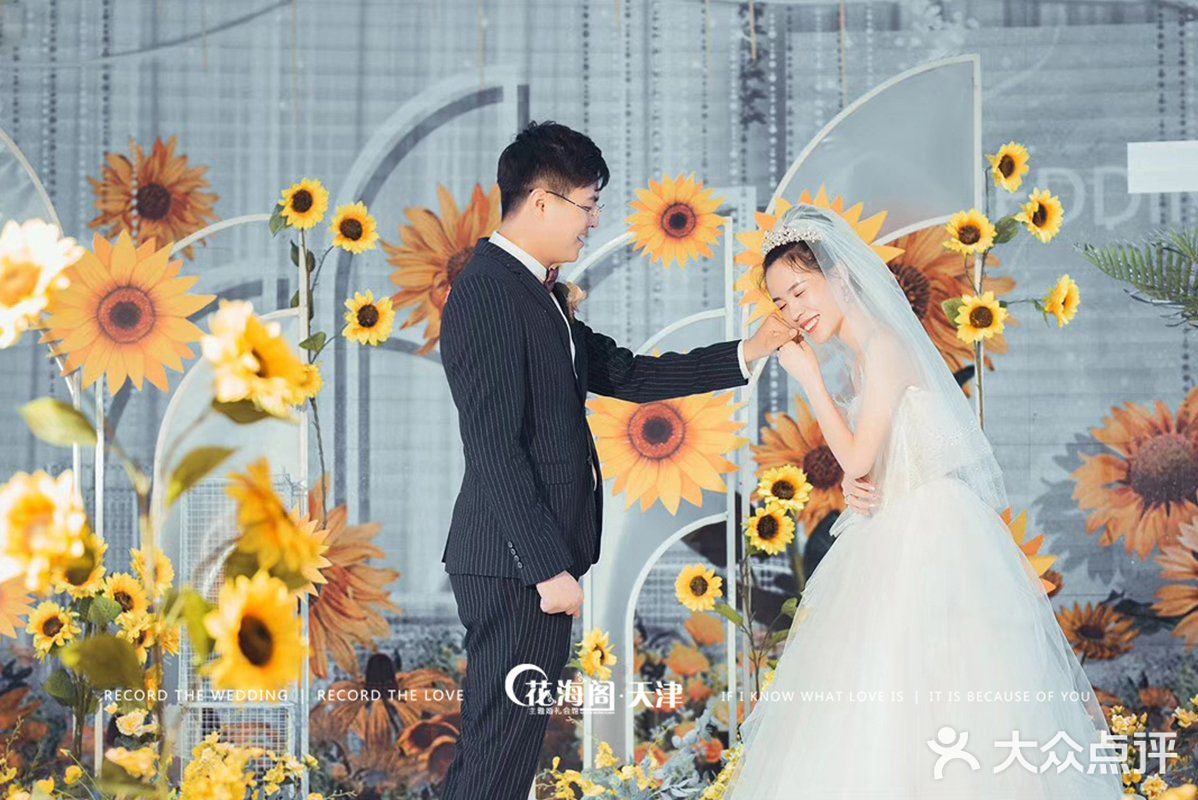在策划出美好婚礼的同时也会为新人提供完备的物料清单