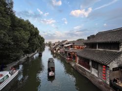 -汉仪华裳汉服馆(打浦桥店)