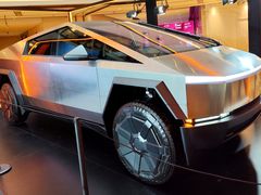 -TESLA 特斯拉(上海太古汇体验店)