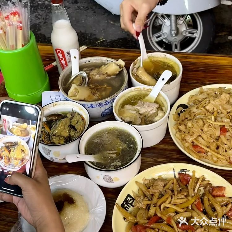 在南宁本地人都爱这么吃的老牌炖盅……



