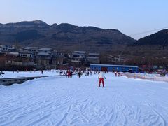 -济南卧虎山滑雪场