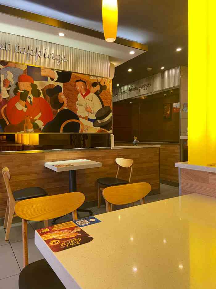 比pizzahut好吃~离得近很方便,可以电话点餐~支持下