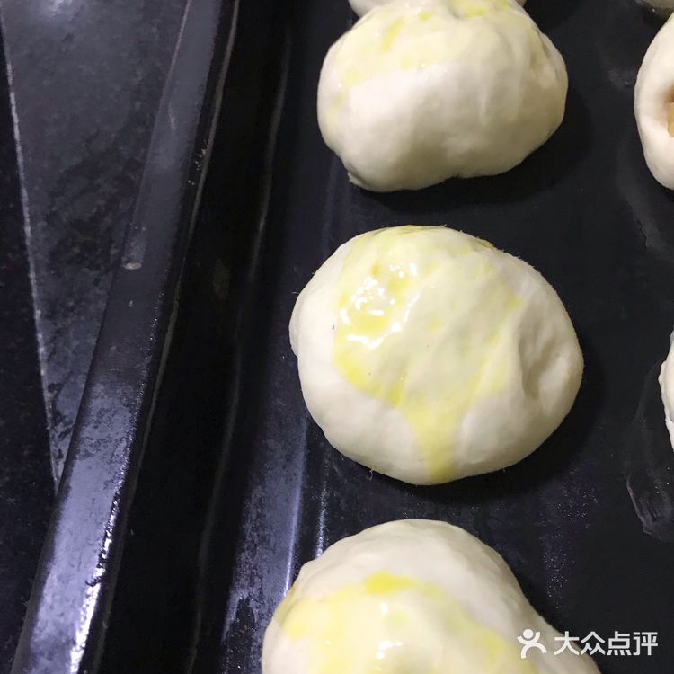 肚子里有料之低糖低油迷你肉松面包