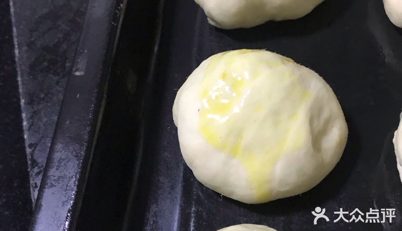 肚子里有料之低糖低油迷你肉松面包