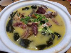 -帅巴人舅母子腊蹄民俗村