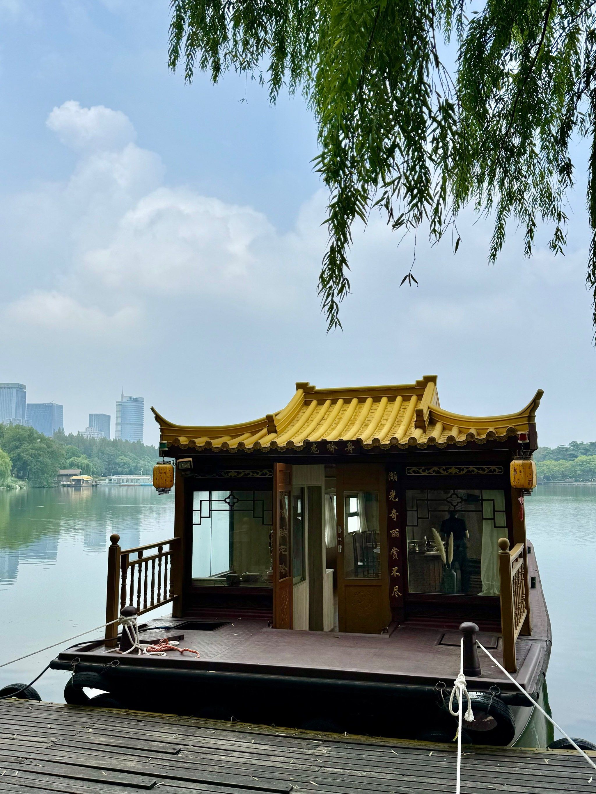 南京玄武湖 泛舟品菜氛围拉满!