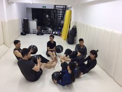 -菠萝格斗巴西柔术训练馆