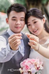-现代经典婚纱摄影