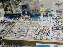 -美式眼镜·授权蔡司.依视路.尼康.豪雅.明月(人民广场店)