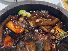 石锅葱烧海参-山东宾馆·齐鲁苑餐厅