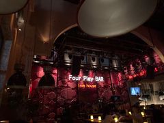 -FOUR PLAY BAR