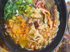 -爆炸头阿姨小四川正宗川味小吃(无任何分店)