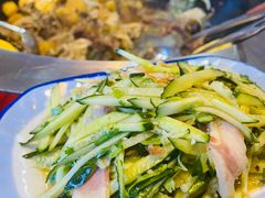 -乡村木柴铁锅炖饭店