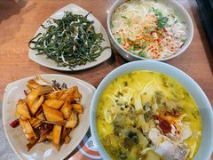 -亮亮面馆(经六路店)