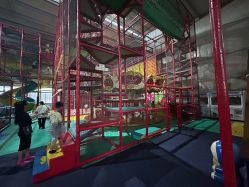 -趣玩空间蹦床乐园(临平旗舰店)