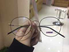-杰伦眼镜·依视路·星趣控