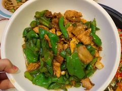 -阿瓦山寨·湘菜现炒·剁椒鱼头王(咸阳总店)