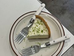 双层酸奶油芝士蛋糕-The Roastery By AllYouWant(福田店)