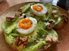 牛油果煮蛋吐司-RAC BAR(安福路店)