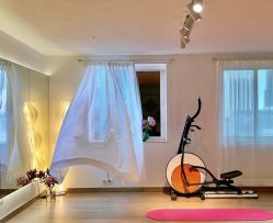 -闺蜜瑜伽·普拉提女性塑形馆