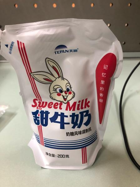 以前就经常在这家西域春购买酸奶奶很醇厚口感不错今天正巧路过本想还