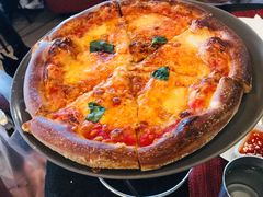 马苏里拉披萨-WOLFGANG PUCK KITCHEN & BAR(迪士尼小镇店)