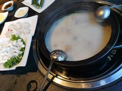 -大匠工房古船木艺术餐厅·猪肚鸡专门店(长白仙岛店)