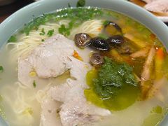 -亮亮面馆(经六路店)