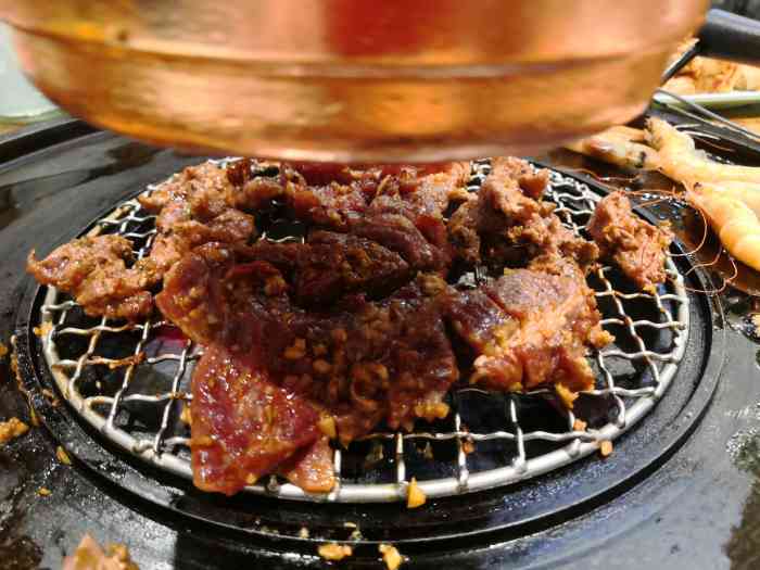 本味碳上鲜自助碳火烤肉-"本味碳上鲜自助碳火烤肉,位置在大马路与三.