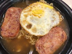 猪仔餐肉蛋出前一丁-和平馆·地道港澳茶餐厅(西门口店)
